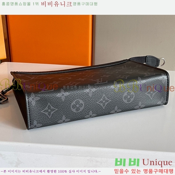 ̺    M81124-4