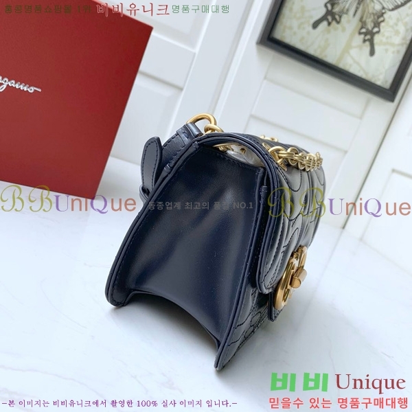 #��󰡸� ��ġ�� �ΰ� ũ�ν��� 21H153-1304 ���̺�