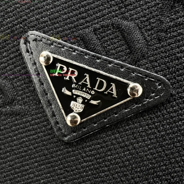   Ŷ PA208024518-1