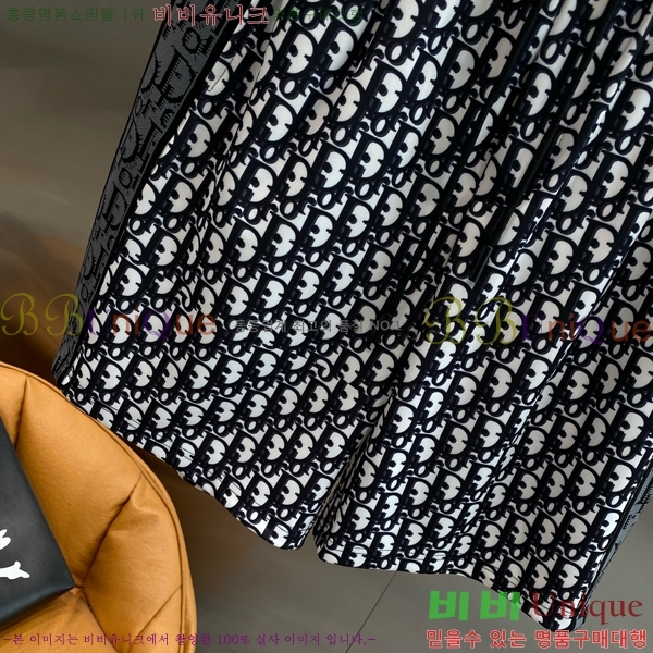   ݹ D254163573
