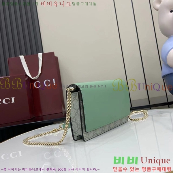 # GG  ü  ‎826720-102