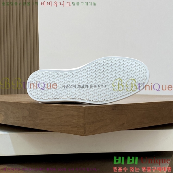  ޽  HR56897-8