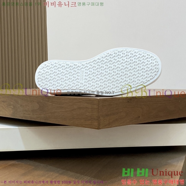  ޽  HR56897-4