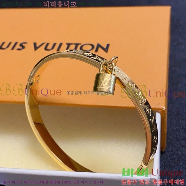 ̺  LV7112032-7