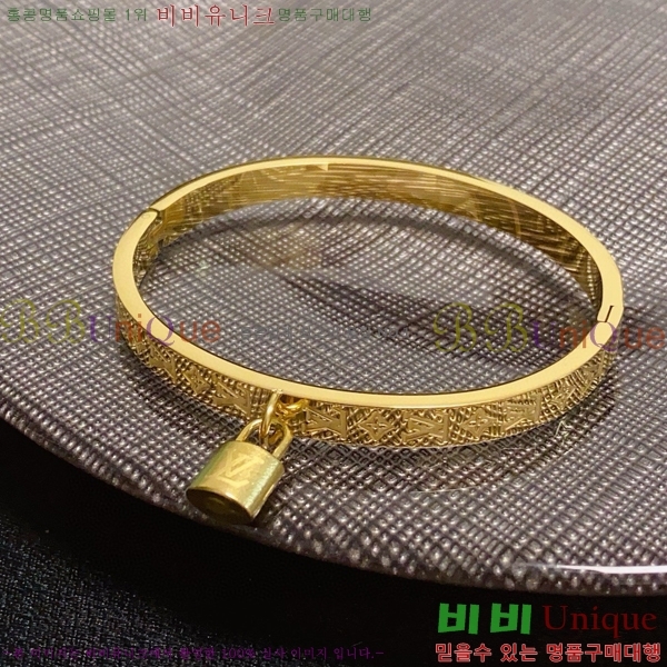̺  LV7112032-7
