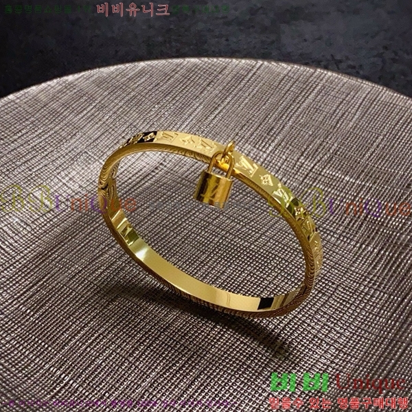 ̺  LV7112032-7