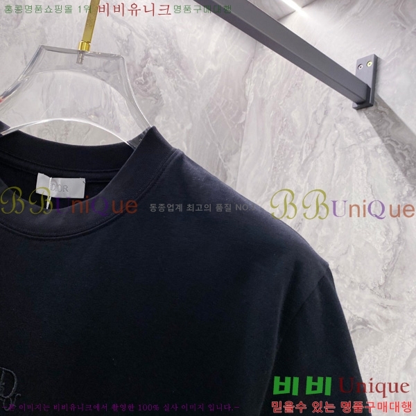    Ƽ D253906-1