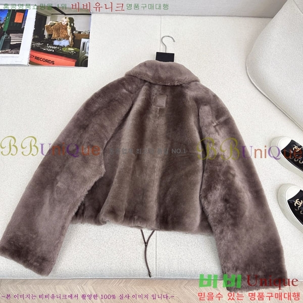 ���� �ο��� �þ �� ���� LWE3242340-3