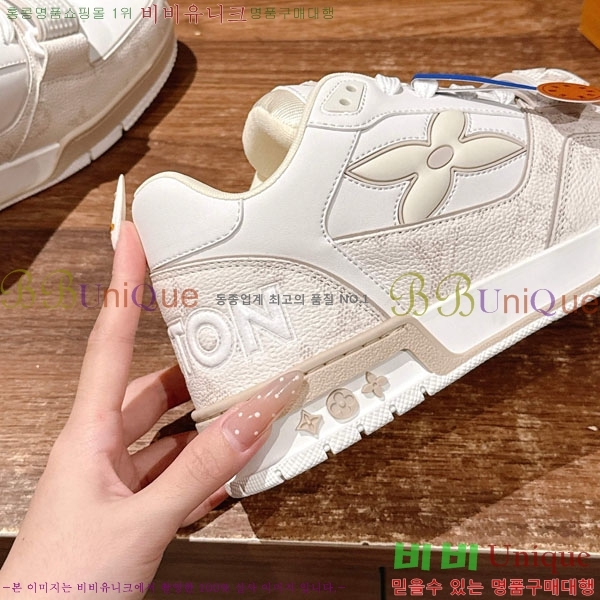 �������� LV Ʈ���̳� ����Ŀ�� LV511802-13