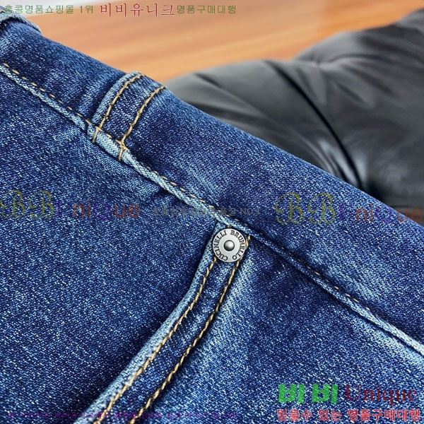 ���� ���ڷ� ��ġ�ڸ� û���� BC243276